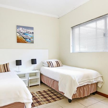 Amalfi On Regent Hotel Cape Town Exterior photo
