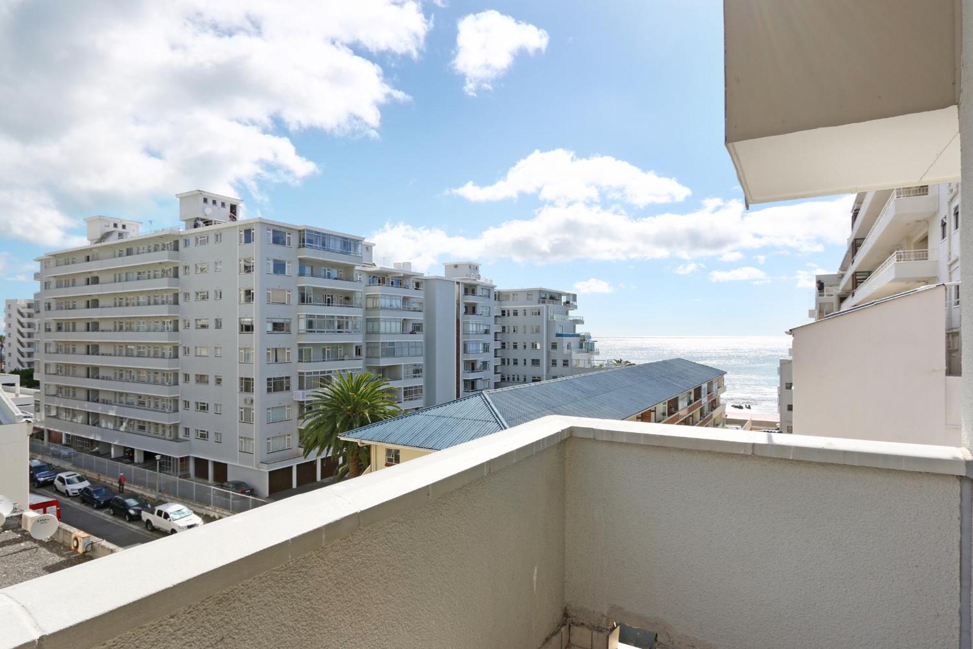 Amalfi On Regent Hotel Cape Town Exterior photo